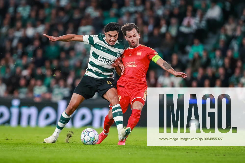 SOCCER - UEFA CL, Sporting vs LASK LISBON,PORTUGAL,21.OCT.26 - SOCCER - UEFA Champions League, Sporting Club de Portugal vs Linzer ASK. Image shows Joao Simoes (Sporting) and Sascha Horvath (LASK). GEPAxpictures xManuelxBinder
