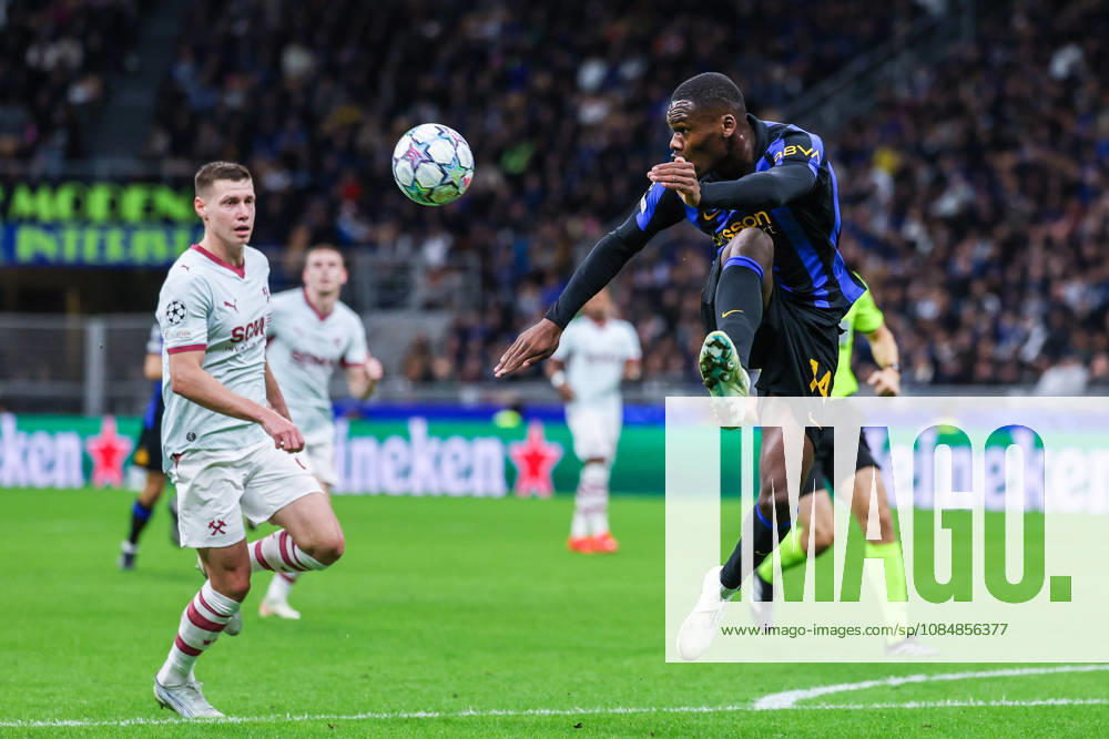 Ange-Yoan Bonny of FC Internazionale seen in action during UEFA Champions League 2026 27 League Phase - Matchday 3 football match between FC Internazionale and FC Shakhtar Donetsk. Italy