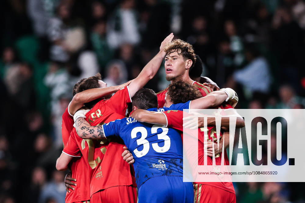Lask Linz team celebrate the victory after the UEFA Champions League first round MD-3 football match between Sporting CP and Lask Linz, in Lisbon on October 21, 2026. Sporting CP X Lask Linz - UEFA Champions League 2026 27 League Phase MD3 - ZUMAg283 20261021_zsp_g283_031