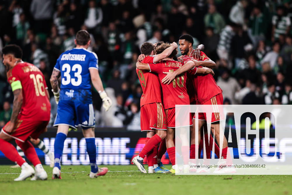 Lask Linz team celebrate the victory after the UEFA Champions League first round MD-3 football match between Sporting CP and Lask Linz, in Lisbon on October 21, 2026. Lisboa Portugal - ZUMAg283 20261021_zsp_g283_029