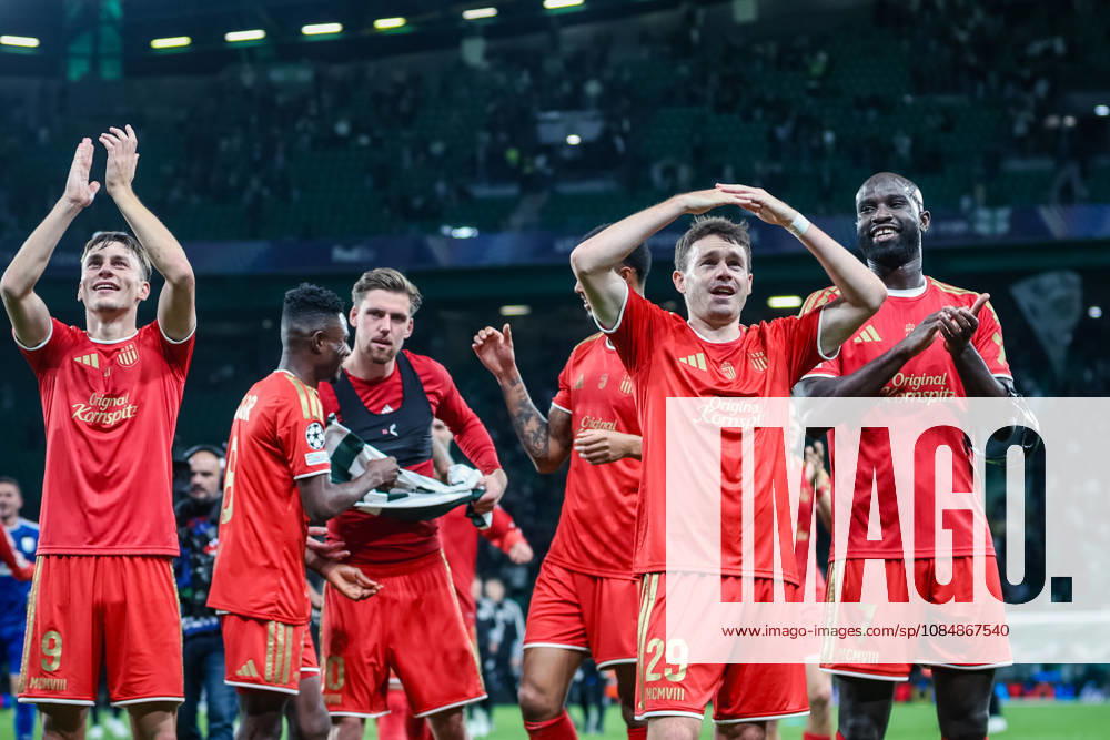 SOCCER - UEFA CL, Sporting vs LASK LISBON,PORTUGAL,21.OCT.26 - SOCCER - UEFA Champions League, Sporting Club de Portugal vs Linzer ASK. Image shows the rejoicing of the team LASK. GEPAxpictures xManuelxBinder