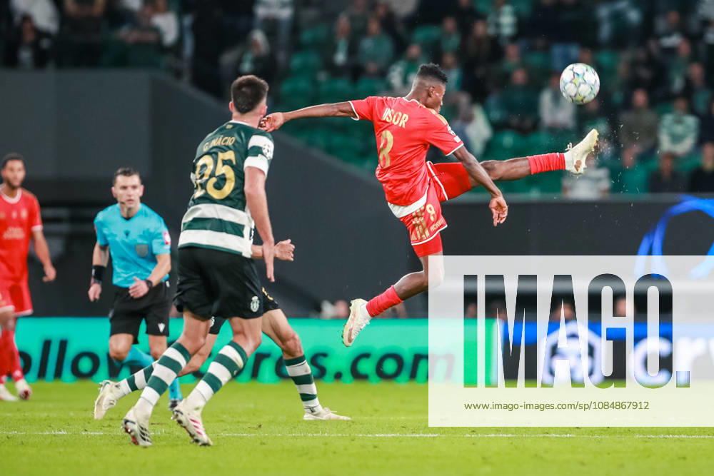 SOCCER - UEFA CL, Sporting vs LASK LISBON,PORTUGAL,21.OCT.26 - SOCCER - UEFA Champions League, Sporting Club de Portugal vs Linzer ASK. Image shows Moses Usor (LASK). GEPAxpictures xManuelxBinder