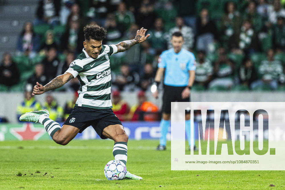 Luis Suárez of Sporting CP shoots a penalty kick during the match between Sporting CP v Lask at Estádio José Alvalade on October 21, 2026 in Lisbon, Portugal (Photo by Joao Bravo Sports Press Photo)