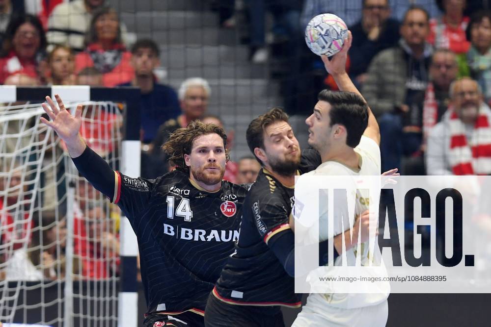 Gergoe Fazekas (Wisla Plock 24) (am Ball), Johannes Golla (MT Melsungen 14) und Olle Forsell Schefvert (MT Melsungen 25) in der Abwehr , GER, MT Melsungen - Orlen Wisla Plocks (POL), Handball, Champions League Maenner, Group Matches, Saison 2026 2027, 22.10.2026, GER, MT Melsungen - Orlen Wisla Plock, CL Maenner, Group Match, Saison 2026 2027, 22.10.2026 Kassel