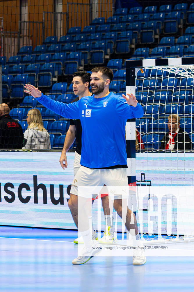 Kassel, Deutschland 22. Oktober 2026: EHF Champions League - 2026 2027 - Gruppenphase - Gruppe B - Sp. 5 - MT Melsungen gegen Orlen Wisla Plock Im Bild: Torhüter Miljan VujoviÄ‡ Vujovic (SPR) beim Aufwaermen Rothenbach-Halle Hessen