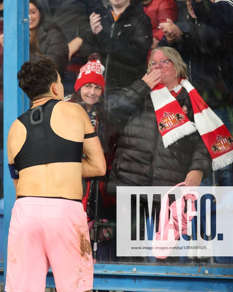 Luke O Nien of Sunderland gives a fan their match day shirt Lech Poznan v Sunderland, UEFA Europa League, Football, Enea Stadion, Poznan, Poland - 22 Oct 2026Poznan Enea Stadion Poland