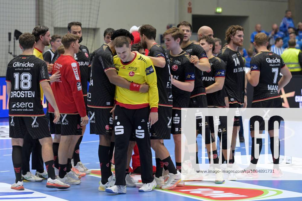 Jubel, Freude nach dem sieg: Nebojsa Simic (Torwart MT Melsungen 16) (vorne), Florian Drosten (MT Melsungen 18), Johannes Golla (MT Melsungen 14), David Mandic (MT Melsungen 7) (R) , GER, MT Melsungen - Orlen Wisla Plocks (POL), Handball, Champions League Maenner, Group Matches, Saison 2026 2027, 22.10.2026, GER, MT Melsungen - Orlen Wisla Plock, CL Maenner, Group Match, Saison 2026 2027, 22.10.2026 Kassel