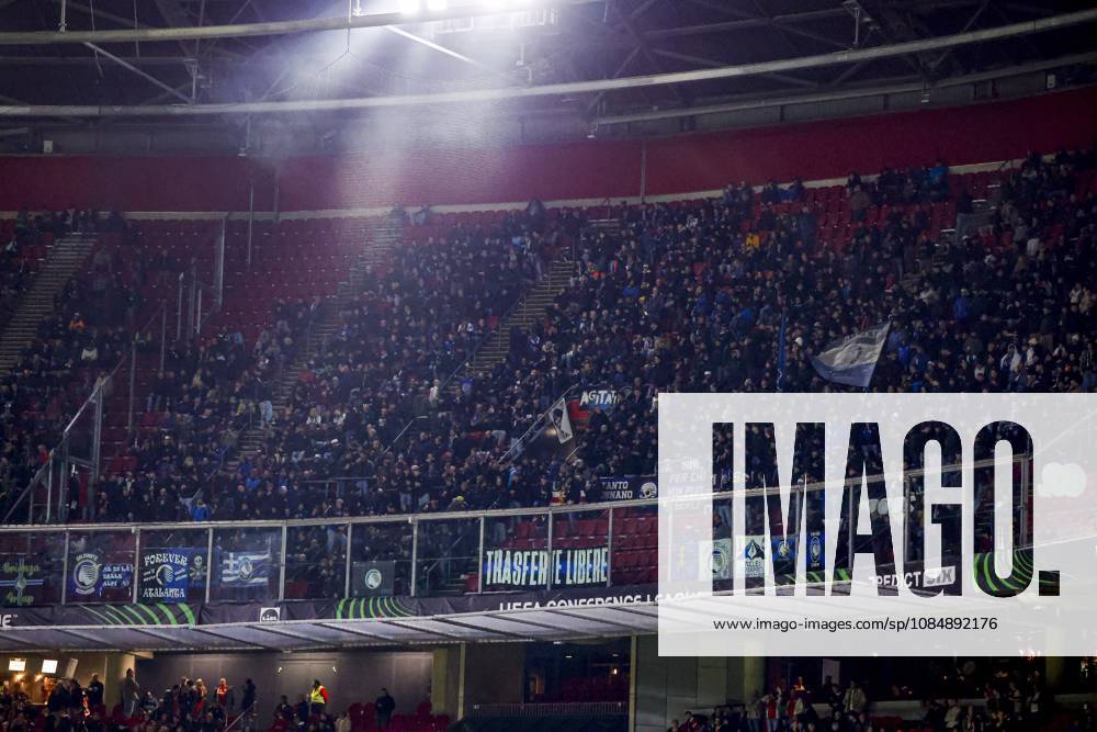 AMSTERDAM - Supporters of Atalanta BC prior to the UEFA Conference League match between AFC Ajax and Atalanta BC at the Johan Cruijff ArenA on October 22, 2026 in Amsterdam, the Netherlands. WART BRINKERHOF ANP Conference League 2026 27 ANPxSportx xMarcelxterxBalsxIVx 573293653 originalFilename: 573293653