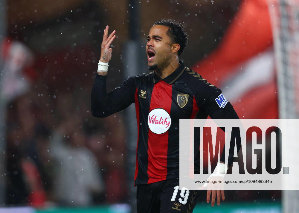 Bournemouth, England, 22nd October 2026. Justin Kluivert of Bournemouth celebrates scoring the first goal during the AFC Bournemouth vs AC Milan UEFA Europa League match at the Vitality Stadium, Bournemouth. Picture credit should read: Paul Terry Sportimage . SPI_019_PT_Bournmouthmouth_AC_Milan SPI-5092-0019