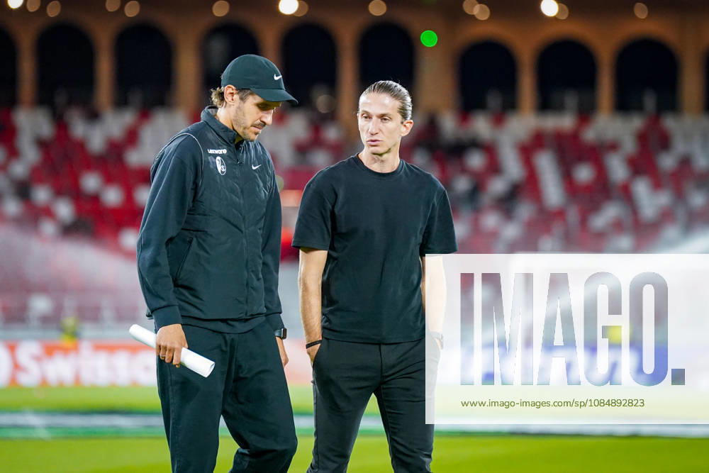 Fussball UEFA Conference League 2026 - 2027, 2. Spieltag - AS Monaco vs SC Freiburg - Stadion Louis II (Monaco): Julian Schuster (Trainer, SC Freiburg) und Luis Filipe (Trainer, AS Monaco) im Gespräch vor dem Spiel