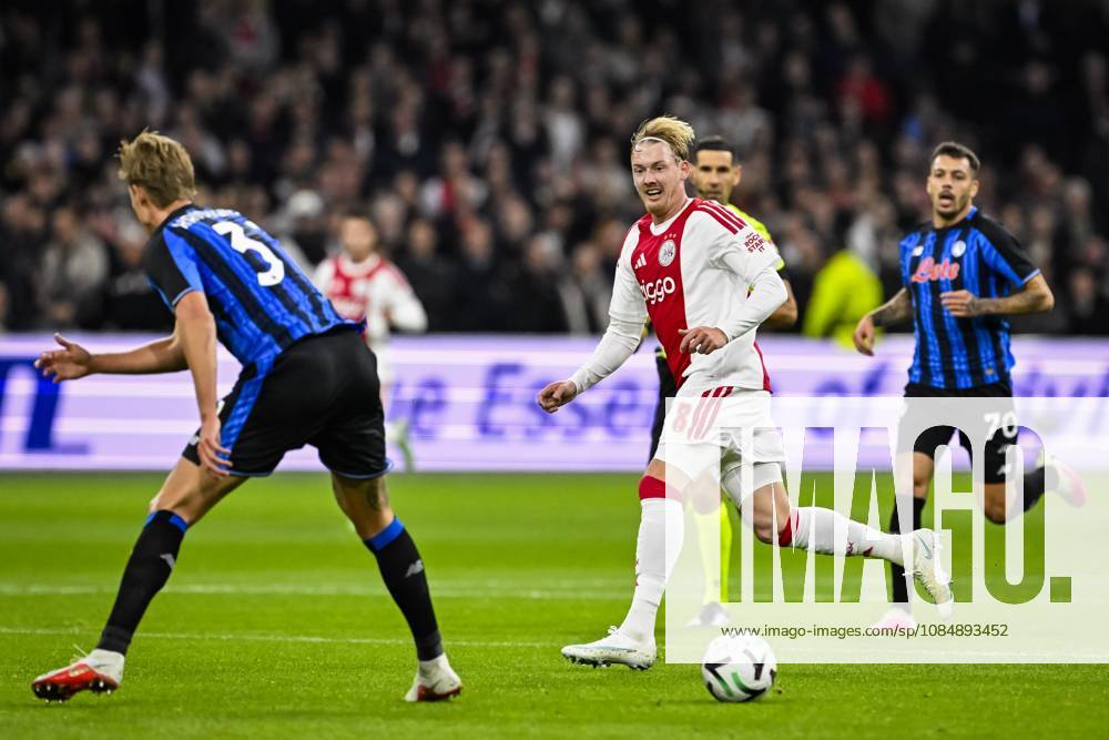 AMSTERDAM - (lr) Thomas Kristensen of Atalanta BC, Julian Brandt of Ajax and Gianluca Gaetano of Atalanta BC during the UEFA Conference League match between AFC Ajax and Atalanta BC at the Johan Cruijff ArenA on 22 October 2026 in Amsterdam, the Netherlands. OLAF KRAAK ANP UEFA Conference League 2026 27 ANPxSportx IVx 573295189 originalFilename: 573295189