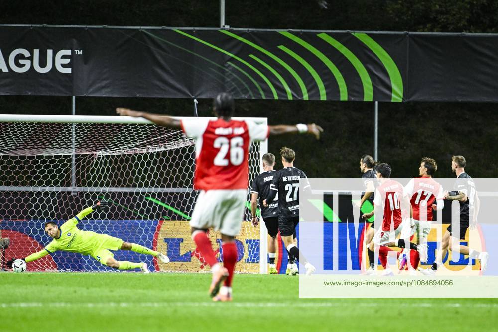 Davy Roef goalkeeper of KAA Gent pictured in action during a soccer game between Portuguese SC Braga and Belgian soccer team KAA Gent, Thursday 22 October 2026 in Braga, Portugal, the second match in the UEFA Conference League league phase. TOM GOYVAERTS TomxGoyvaerts x190690643x