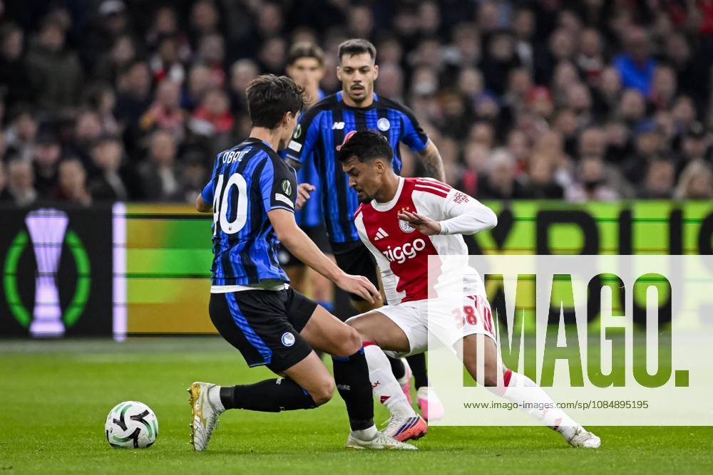 AMSTERDAM - (lr) Relja ObriÄ‡ of Atalanta BC and Marcos Leonardo of Ajax during the UEFA Conference League match between AFC Ajax and Atalanta BC at the Johan Cruijff ArenA on 22 October 2026 in Amsterdam, the Netherlands. OLAF KRAAK ANP UEFA Conference League 2026 27 ANPxSportx IVx 573297160 originalFilename: 573297160
