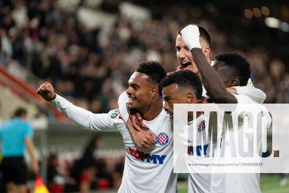 THUN, BERN - OCTOBER 22: Players of HNK Hajduk Split celebrate after teammate Dalisson de Almeida scored a goal during the UEFA Conference League match between FC Thun and HNK Hajduk Split at VISANA STADION on October 22, 2026 in Thun, Bern, Switzerland.