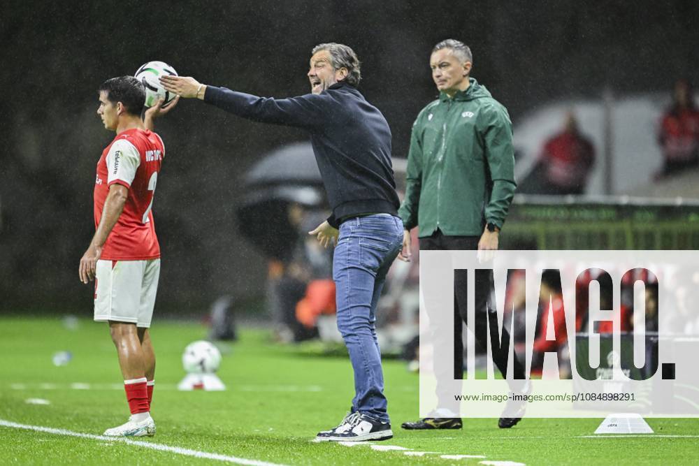 SC Braga v KAA Gent - UEFA Conference League BRAGA, PORTUGAL - OCTOBER 22 : De Mil Rik head coach of KAA Gent in action during the UEFA Conference League 2026 27 League Phase matchday 2 match between SC Braga and KAA Gent on October 22, 2026 in Braga, Portugal, 22 10 2026 Braga Portugal