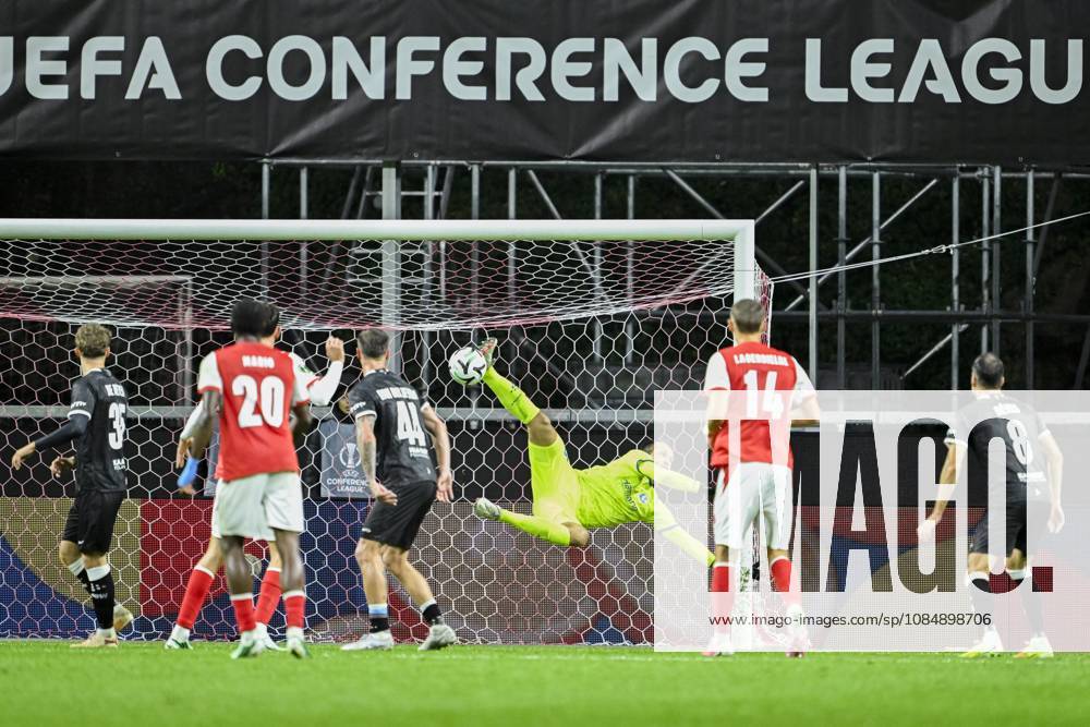 SC Braga v KAA Gent - UEFA Conference League BRAGA, PORTUGAL - OCTOBER 22 : Roef Davy goalkeeper of KAA Gent in action during the UEFA Conference League 2026 27 League Phase matchday 2 match between SC Braga and KAA Gent on October 22, 2026 in Braga, Portugal, 22 10 2026 Braga Portugal