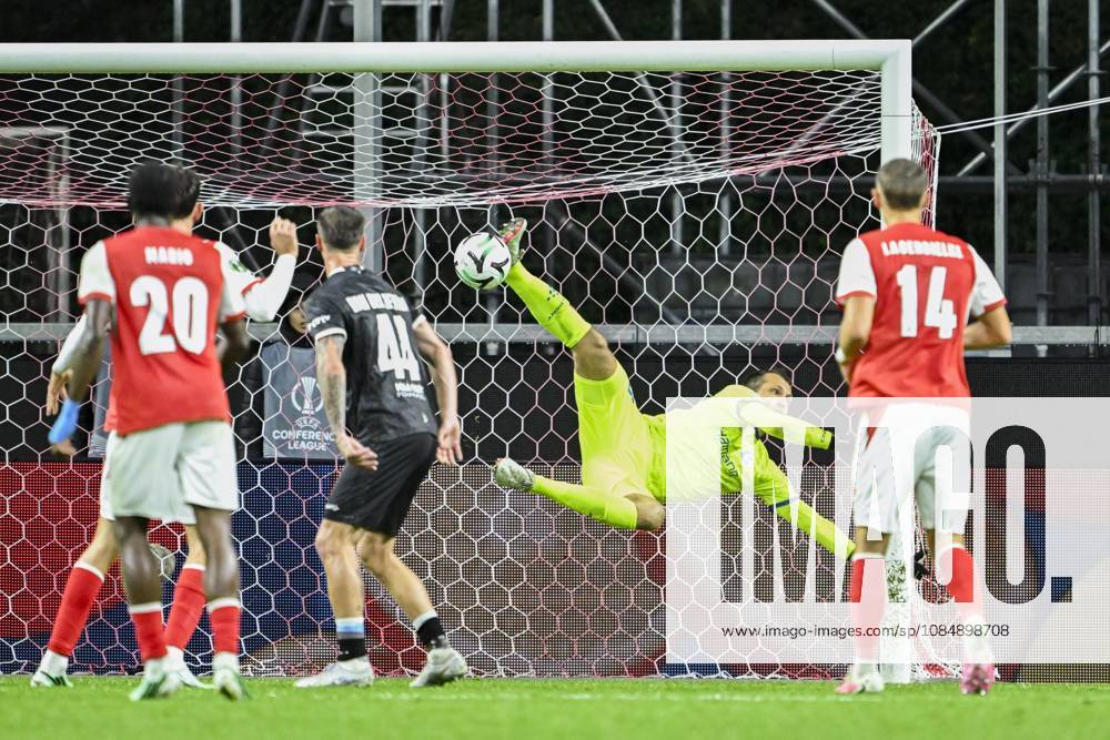 SC Braga v KAA Gent - UEFA Conference League BRAGA, PORTUGAL - OCTOBER 22 : Roef Davy goalkeeper of KAA Gent in action during the UEFA Conference League 2026 27 League Phase matchday 2 match between SC Braga and KAA Gent on October 22, 2026 in Braga, Portugal, 22 10 2026 Braga Portugal