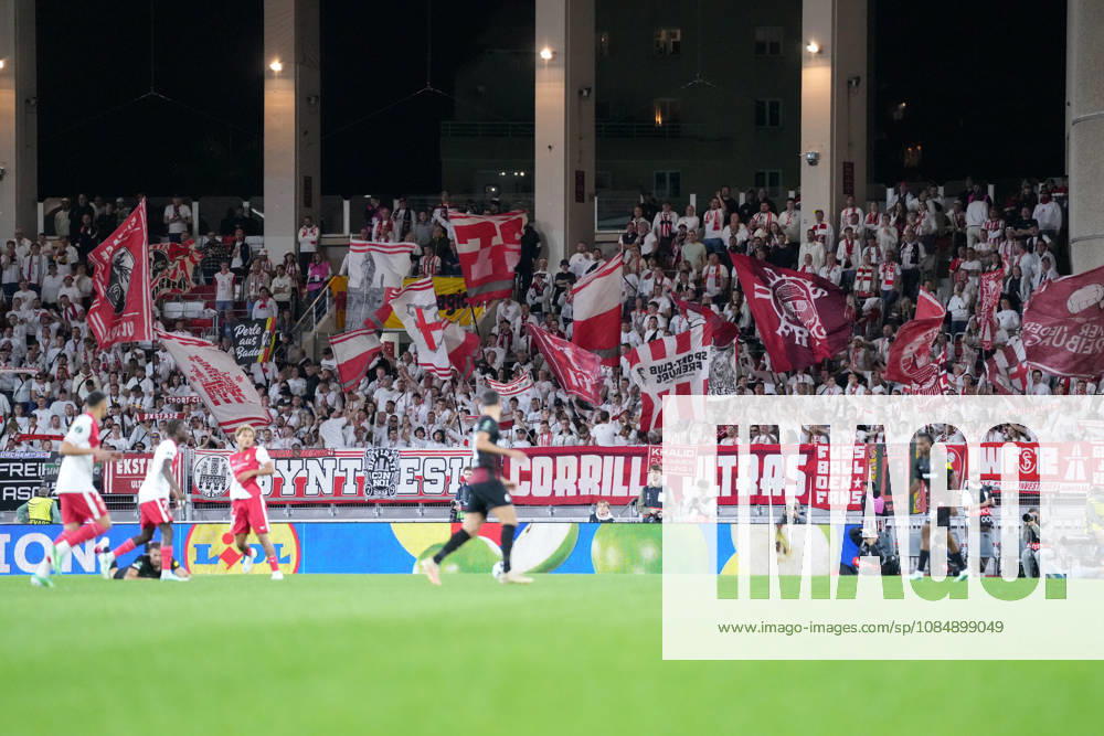 Fans, Ultras in der Kurve, Fankurve unterstützen ihre Mannschaft, Fahnen, Schal, Support , Monaco, Fussball, UEFA Conference League, 2. Spieltag, Ligaphase , 2026 2027, AS Monaco vs. SC Freiburg, 22.10.2026, Stade Louis II, Monaco Monaco Stade Louis II Fontvieille Monaco