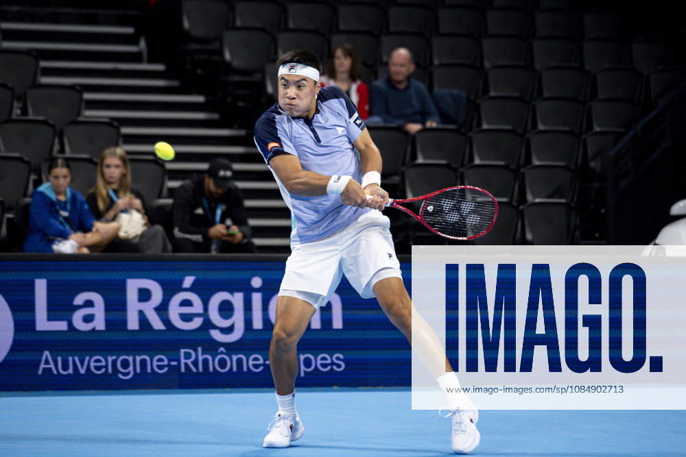TENNIS : ATP, Tennis Herren 250 - Grand Prix Tennis AURA - Decines (France) 22 10 2026 Brandon Nakashima qualifies for the quarterfinals during the tournament of the Auvergne Rhône-Alpes Grand Prix at the LDLC Arena in Décines on October 22, 2026. Photo Sandrine Thesillat PsNewZ