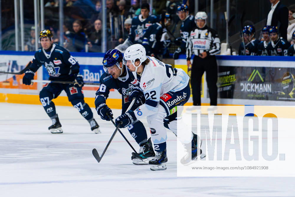 Kassel, Deutschland 22. Oktober 2026: DEL2 - 2026 2027 - Sp. 11 - Kassel Huskies gegen Blue Devils Weiden Im Bild: v. li. im Zweikampf Darren Mieszkowski (ECK) und Yuma Grimm (BDW) Probonio Arena Hessen