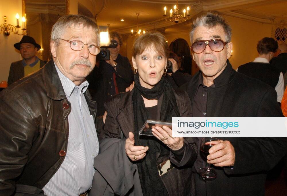 90th birthday of George Tabori 90th birthday of George Tabori IMAGO Mathias Krohn Date 24 5 2004 Topic V l Wolf Biermann , Angelika Domröse and Hilmar Thate at the 90th birthday of George Tabori in the Berliner Ensemble on 24 5 2004