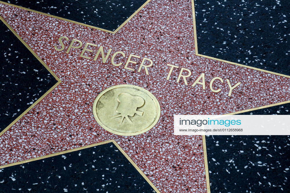 Hollywood Walk of Fame USA, United States of America, California, Los Angeles, 17.02.2020: Hollywood Boulevard, in den Gehweg sind rund 2700 Sterne eingelassen. Es werden Prominente geehrt, die eine wichtige Rolle in der amerikanischen Unterhaltungsindustrie spielten oder noch spielen. Kategorie Motion Pictures (Film). Stern für Spencer Tracy