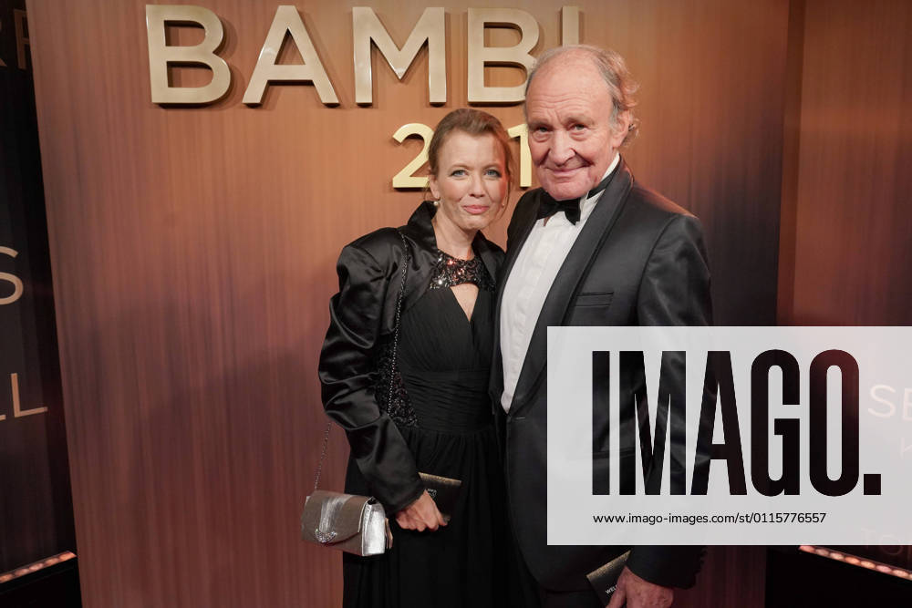 Michael Mendl mit Freundin Gesine Friedmann Verleihung des BAMBI 2018 im Theater am Potsdamer Platz in Berlin