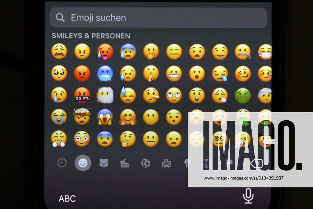 Emoji, Emojis auf einem Smartphone, iPhone Emojis am 17.09.2021 in Siegen Deutschland.