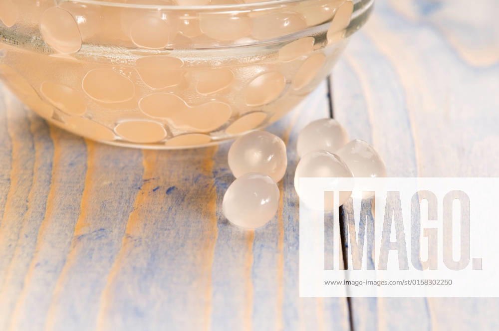 IMAGO Creative, Food, Tapioka tapioca pearls with lime. white bubble tea ingredients , 2265379.jpg, asia, asian, background, boba, bubble, cooking, dessert, food, ingredient, kolak, pearl, plant, pudding, root, sago, snack, starch, sweet, taho, tapioca, tea, white, manioc, fruit, acid, lemon, green, lime,