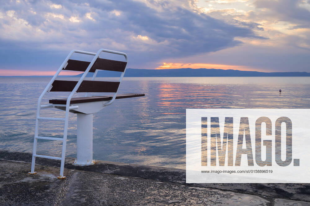 IMAGO Creative: Ende des Sommers a diving board at the beach in Cres (Croatia), sunset in springtime Cres Croatia