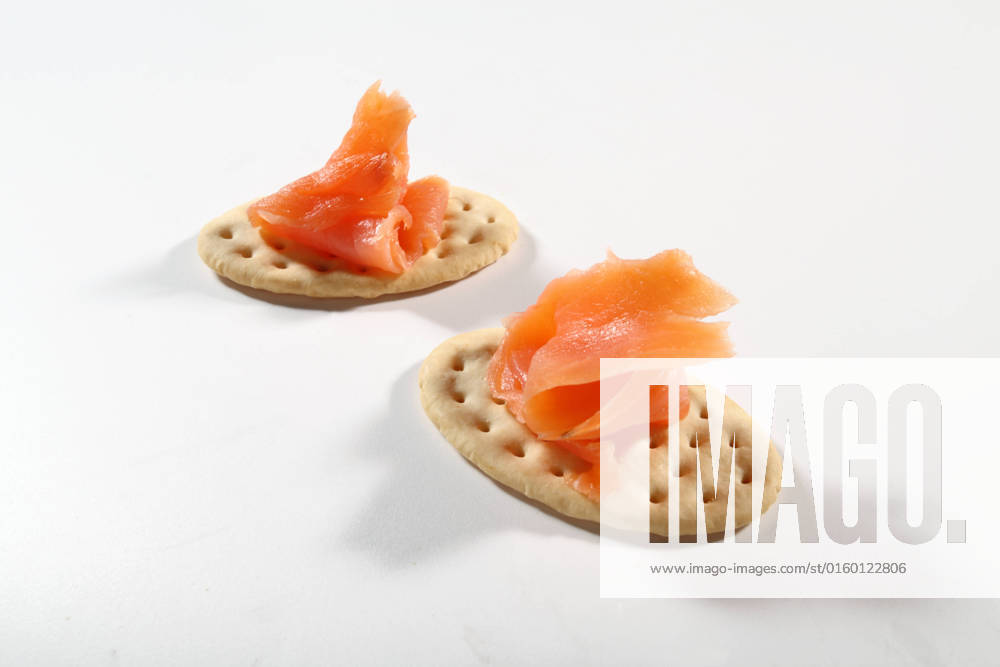 Two cracker with salmon on white background , 19955150.jpg, cracker: salmon, drink, biscuits, slice, crust, jam, breakfast, cereal, bread, cereal, food, nutrition, crisp, golden, fragrant, food, crumbly, tart, fruit, toast, toasted bread crumbs, sticks, toast, slice,