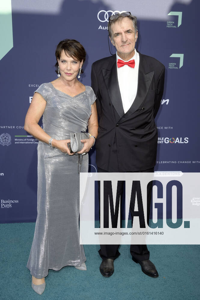 Janina Hartwig und Andreas Hoppe bei den Green Awards 2022 in der Urban Tech Republic auf dem Flughafengelände Berlin Tegel. Berlin