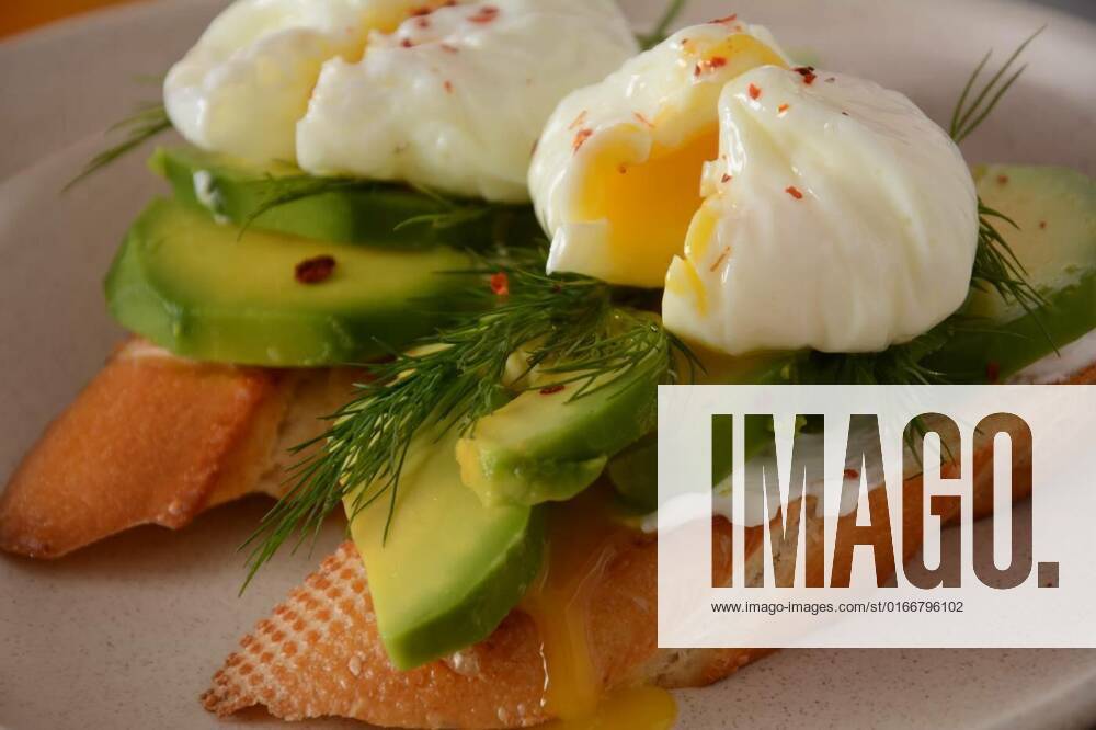 Poached eggs and sandwiches with avocado. Sliced avocado and egg on toasted bread for healthy breakfast or snack, Poached eggs and sandwiches with avocado. Sliced avocado and egg on toasted bread for healthy breakfast or snack, Poached eggs and sandwiches with avocado. Sliced avocado and egg on toasted bread for healthy breakfast or snack, 21.04.2021,