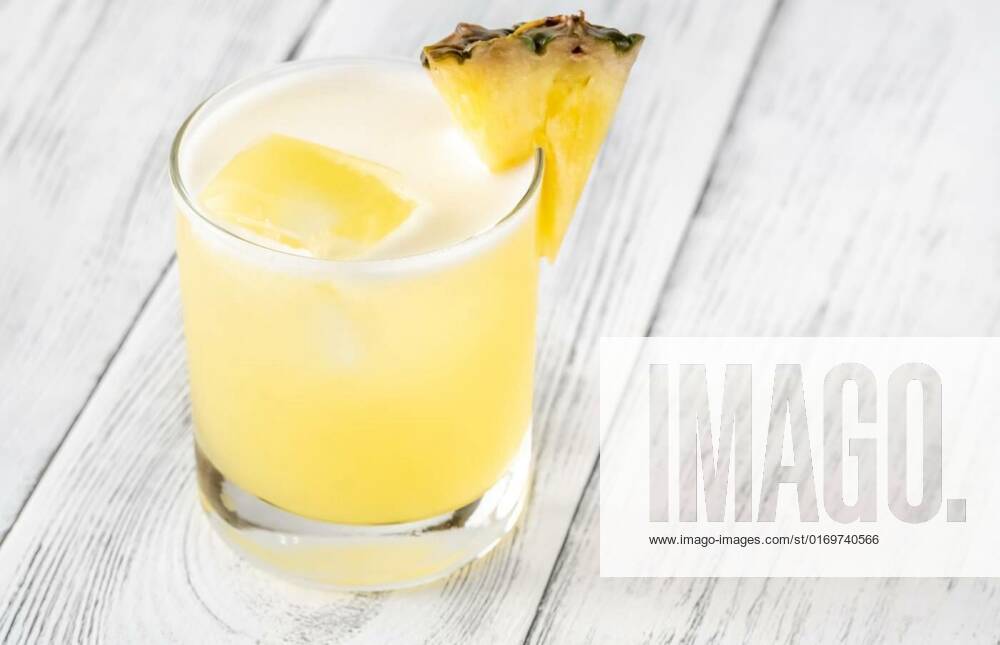 Island Oasis Cocktail, Island Oasis Cocktail garnished with pineapple wedge, Island Oasis Cocktail garnished with pineapple wedge, 10.09.2022,