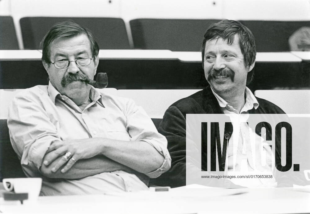 Günter Grass and Wolf Biermann at PEN Congress, Hamburg 1986 Germany, Hamburg, 23 June 1986, Günter Grass, 1927 2015 , German writer left , Wolf Biermann, born 1936, German songwriter and lyricist, participant at 49 International PEN Congress, literary conference, writers conference at Cong