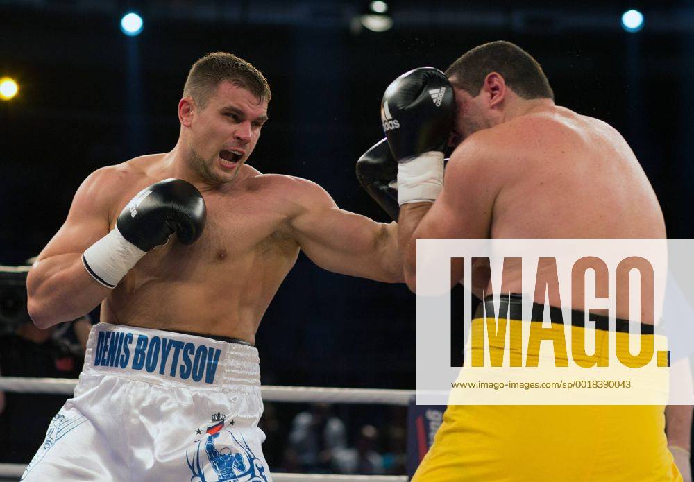 Heavyweight George Arlas ( Brasil) vs Denis Boytsow ( Russia) Boytsov (links) gewann den Kampf nach Punkten.