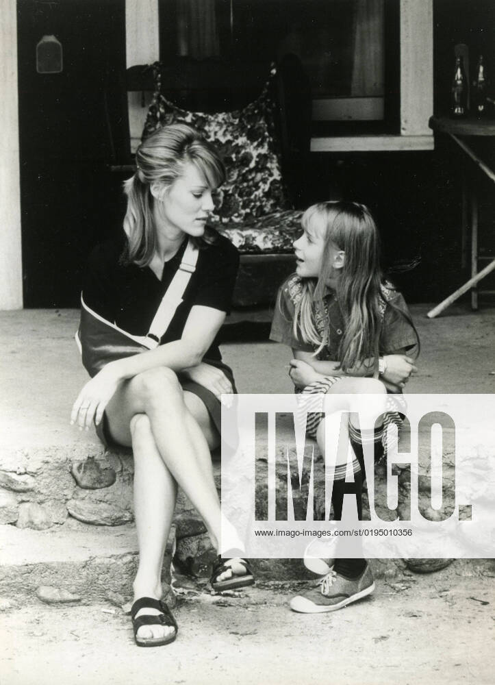 American actresses Mary Stuart Masterson and Evan Rachel Wood in the movie Digging to China, USA 1998