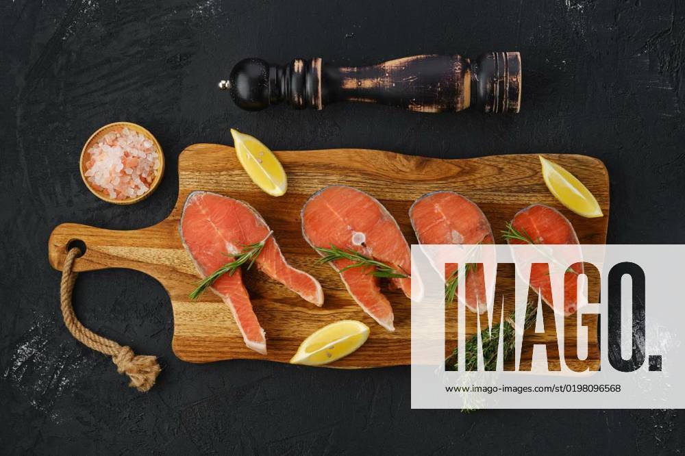 Overhead view of raw trout steaks on wooden cutting board, Overhead view of raw trout steaks on wooden cutting board ready for cooking, Overhead view of raw trout steaks on wooden cutting board ready for cooking, 07.10.2022,