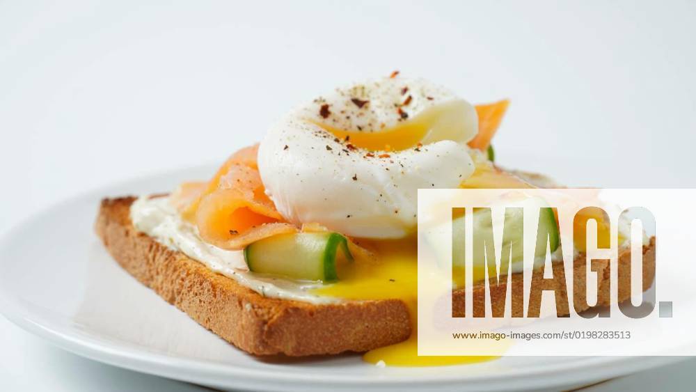 Fresh Toast with Smoked Salmon and Poached Egg, Fresh Toast with Smoked Salmon and Poached Egg, Fresh Toast with Smoked Salmon and Poached Egg, 01.11.2022,