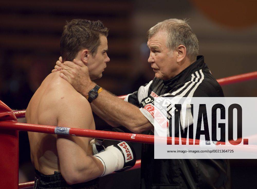 Denis Boytsov vs.Vinny Maddalone Duesseldorf Germany Boxen in Düsseldorf Denis Boytsov (Russia) vs. Vinny Maddalone (USA) Trainer Sdunek und Boytsov