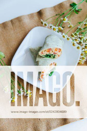 A vertical High angle closeup of a salmon wrap sliced in half *** einer hoch hohe Winkel closeupe des einer Lachs wickeln aufgeschnittenen ÊIn halb 10474768