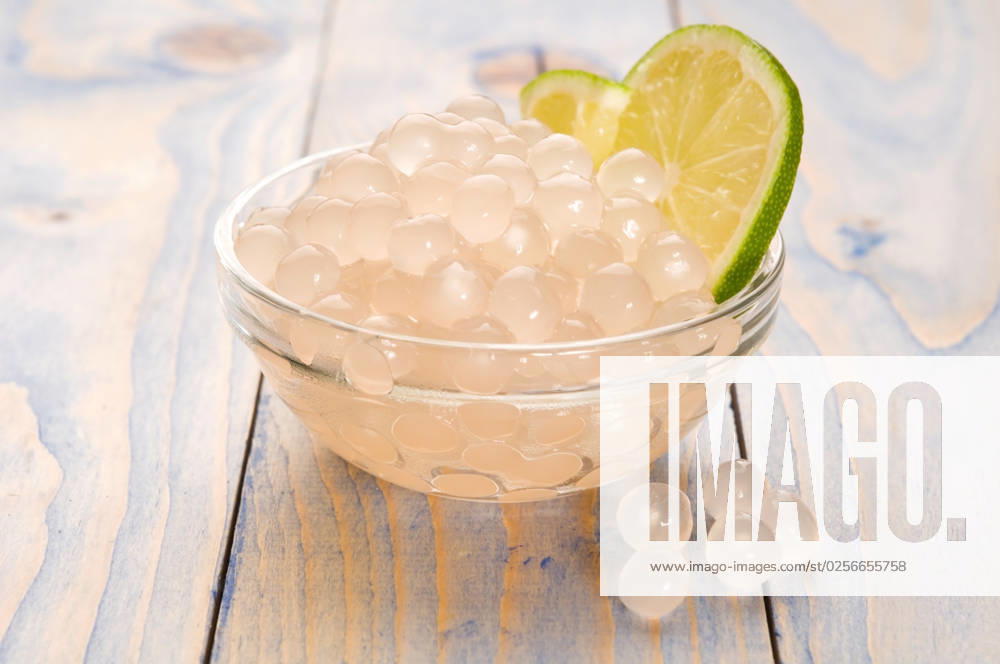 IMAGO Creative, Food, Tapioka tapioca pearls with lime. white bubble tea ingredients