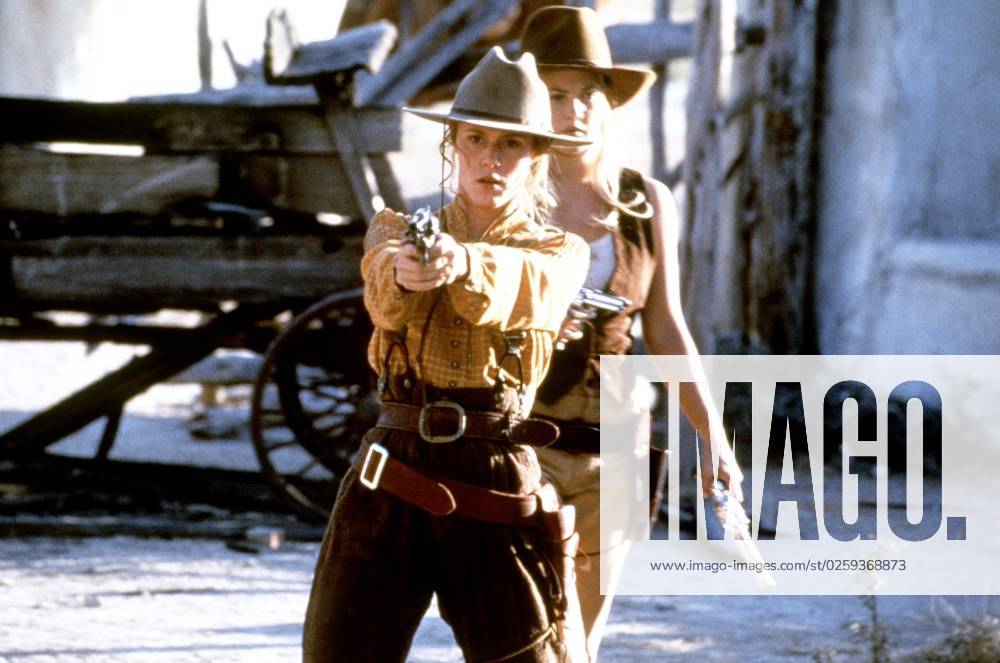 BAD GIRLS, from left, Mary Stuart Masterson, Drew Barrymore, 1994. TM & Copyright ?20th Century Fox Film Corp. courtesy Everett CollectionMSDBAGI FE033 PUBLICATIONXNOTxINxCANxCHNxFRAxITAxJPNxNORxPOLxRUSxESPxUKxUSA