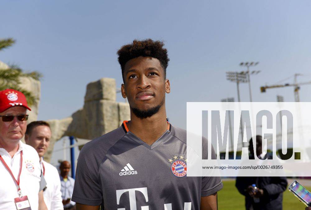 Fussball 1.Bundesliga 2016 2017, FC Bayern München Wintertrainingslager in Doha (Katar). Training auf dem Trainingsplatz der Aspire Academy bei Doha, Kingsley Coman (Bayern München) nachdenklich.