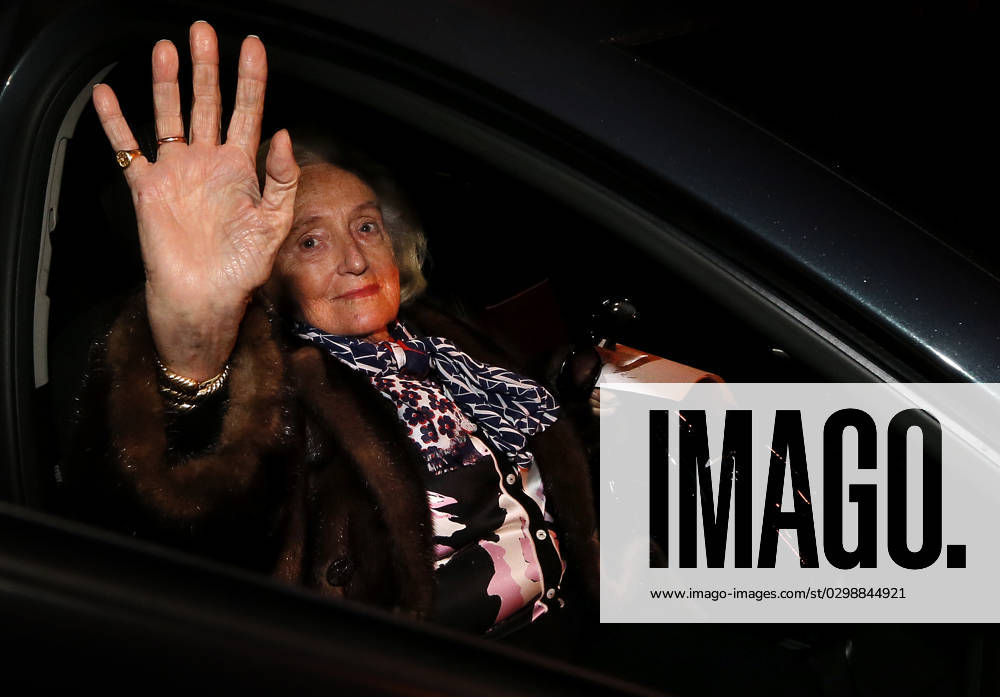 Exclusive - Bernadette Chirac At The City Hall - Brive-la-Gaillarde Exclusive- Former French First Lady Bernadette Chirac leaves the city hall after the UMP s victory in local elections in Brive-la-Gaillarde, Correze, France, on March 29, 2015. Patrick Bernard ABACAPRESS Brive-la-Gaillarde France