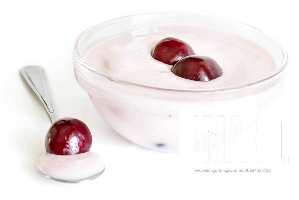 IMAGO Creative, Jahreszeit Sommer, Kirschen Glass bowl with cherries yoghurt, spoon with cherries and yogurt. , 2960845.jpg, dessert, food, spoon, yogurt, sweet, yoghurt, healthy, white, red, fruit, isolated, macro, closeup, raw, dairy, fresh, glass, bowl, cherry, cherries, berry, summer, gourmet, refreshment, tasty, nature, dieting, delicious, cream, breakfast, milk, RECORD DATE NOT STATED