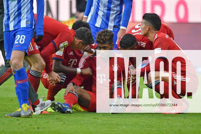 Kingsley COMAN (Bayern Muenchen), verletzt,Verletzung,Auswechslung. Fussball 1. Bundesliga, 23.Spieltag,Spieltag23, FC Bayern Muenchen M) - Hertha BSC Berlin (B), am 23.02.2019 in Muenchen A L L I A N Z A R E N A, DFL REGULATIONS PROHIBIT ANY USE OF PHOTOGRAPHS AS IMAGE SEQUENCES AND OR QUASI-VIDEO.