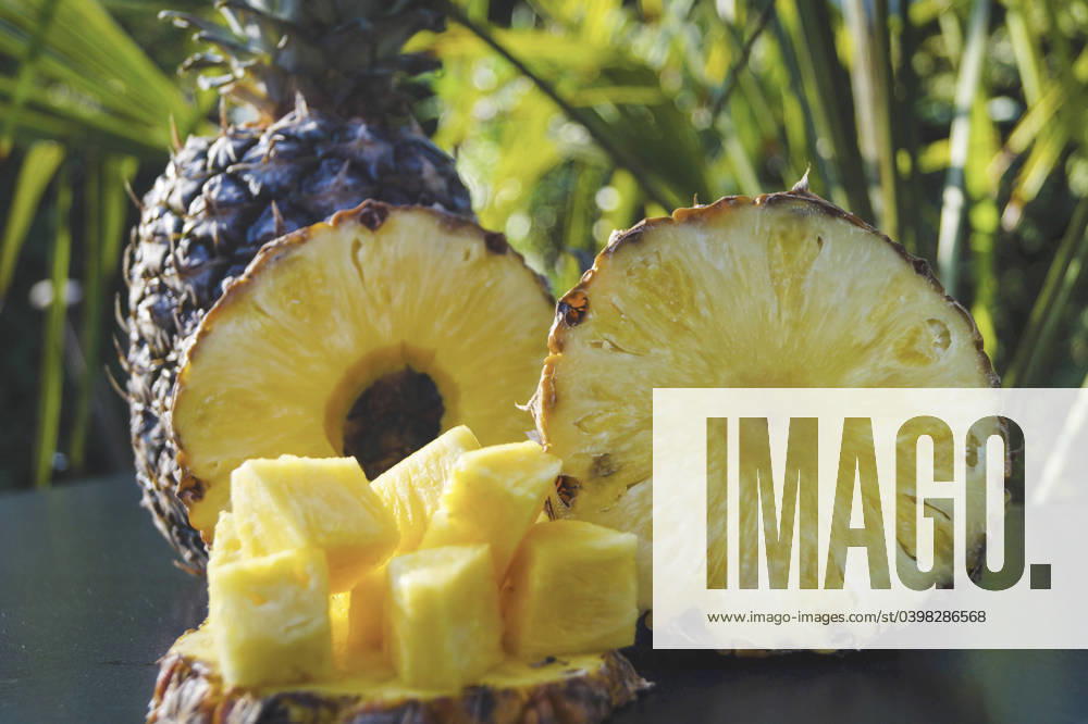Pineapple Pineapple comosus, Pineapple sativus , Whole Fruit, Pineapple slices and Ananasstuecke at a Table, Fresh fruit Pineapple Pineapple comosus, Pineapple sativus , Whole fruit, Pineapple slices and Pineapple chunks ON a table, Fresh Fruits BLWS702145