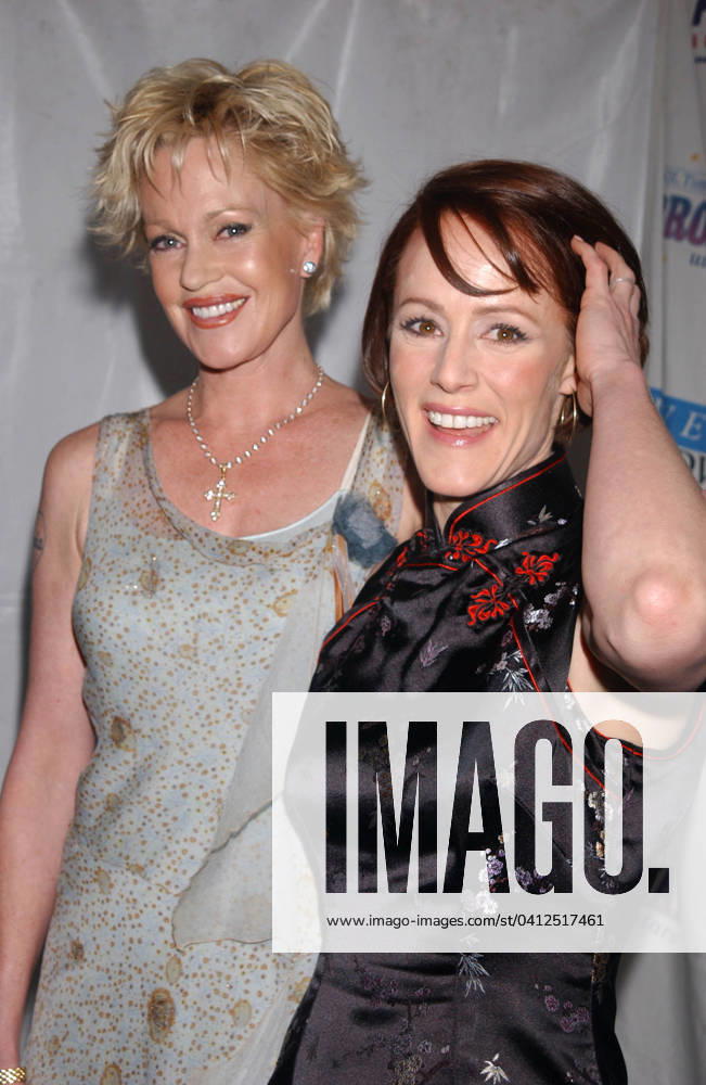 BROADWAY UNDER THE STARS ARRIVALS NY MARY STUART MASTERSON AND MELANIE GRIFFITH ARRIVING TO THE BROADWAY UNDER THE STARS CONCERT. BRYANT PARK, NEW YORK CITY. 16 JUNE 2003. PICTURES, Credit:Dennis Van Tine Avalon