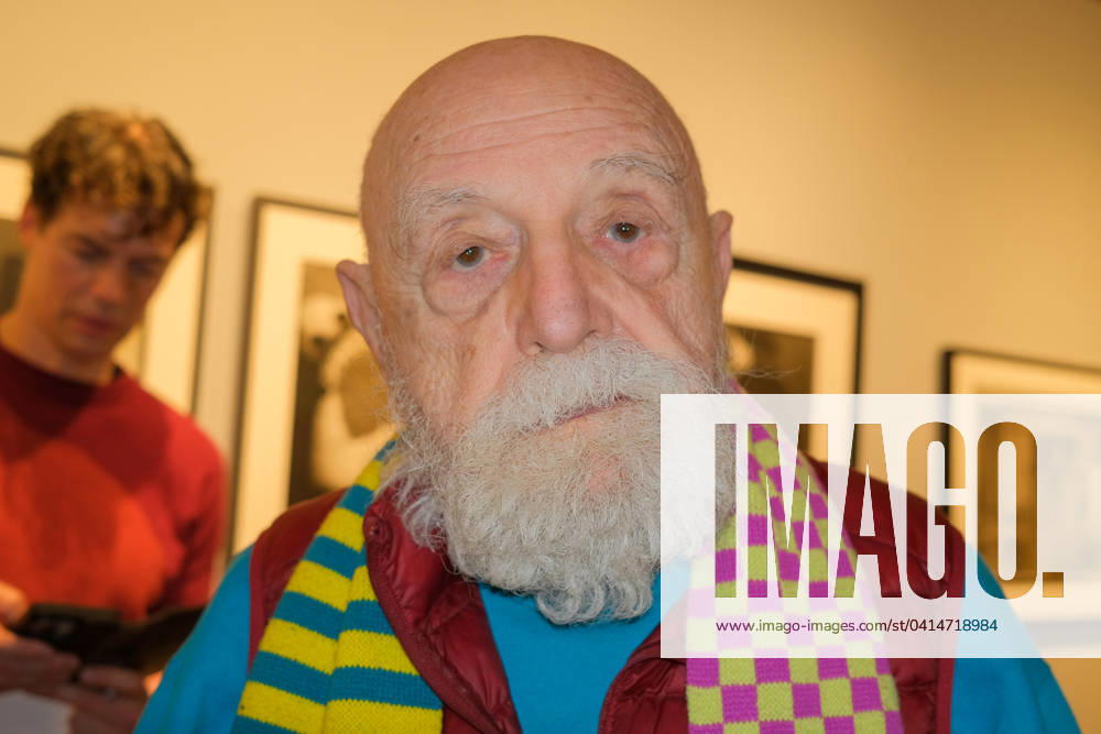 American Photographer Icon Duane Michals at the opening exhibition of fellow photographic icon Sara Moon at the Howard Greenberg Gallery in NYC. Known for his innovative use of photo-sequences often incorporating text into his photos to examine emotion and philosophy. New York US - ZUMAh156 20240217_znp_h156_011
